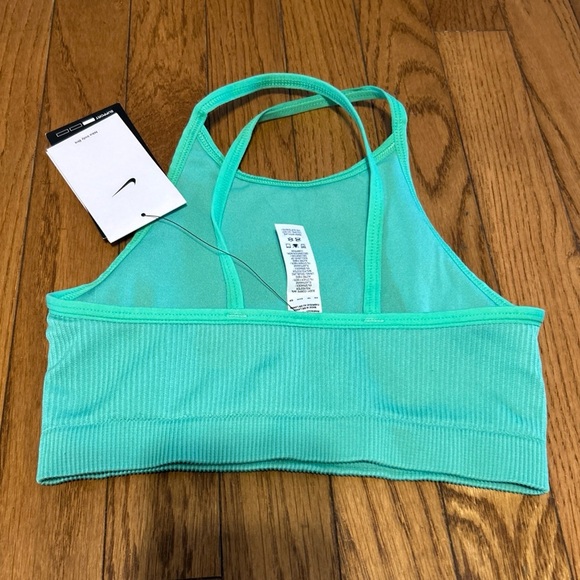 NWT Women’s Nike Indy Sports Bra Seamless Ribbed Green Light Support XS - Picture 3 of 5